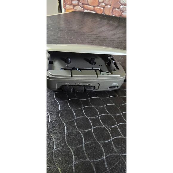 GPX C3125 Cassette Player Am FM Radio Headphone Detachable Belt Clip - Picture 3 of 9